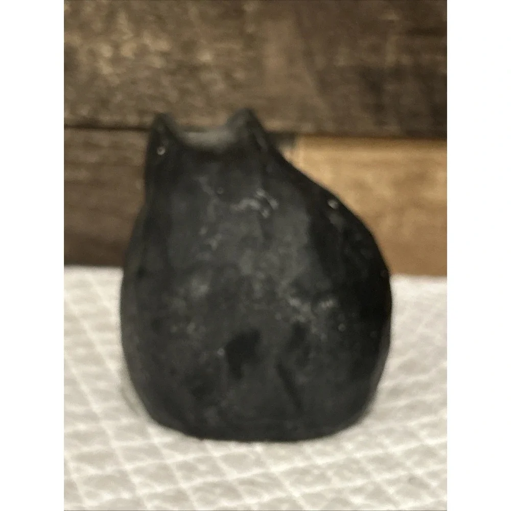 James Haddon Hand-Carved and signed Black &‎ White Tuxedo Cat Figurine – 3.5